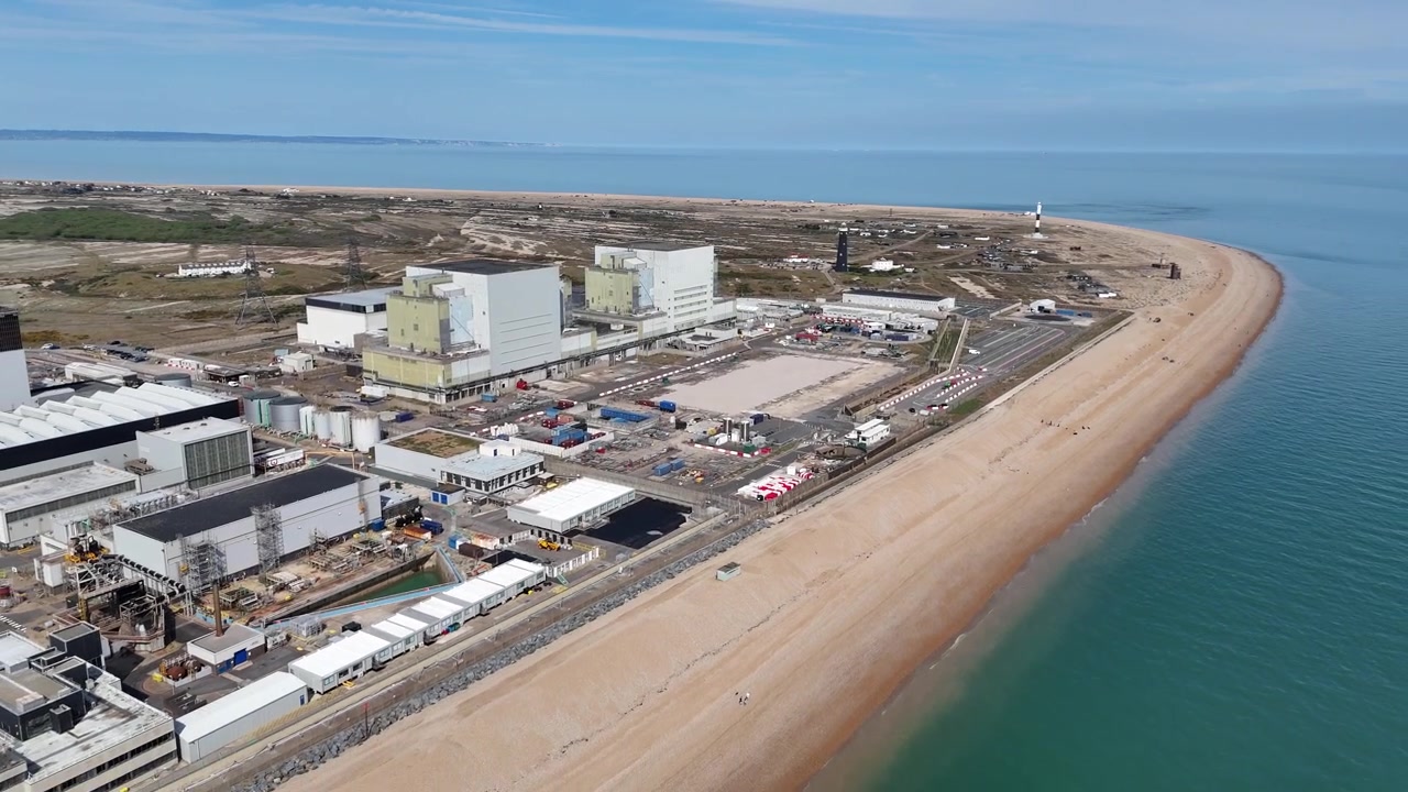 Central nuclear desmantelada Dungeness Ken, revelación aérea inversa con dron