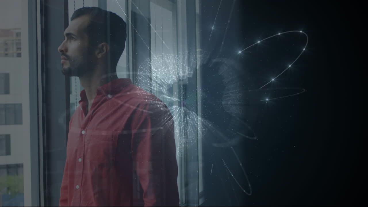 animación de la red de comunicación global sobre el pensativo hombre de negocios hispano en la ventana de la oficina