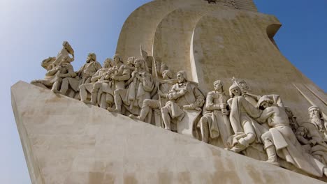 Padrão-Dos-Descobrimentos,-Denkmal-In-Lissabon,-Portugal---Low-Angle-Shot