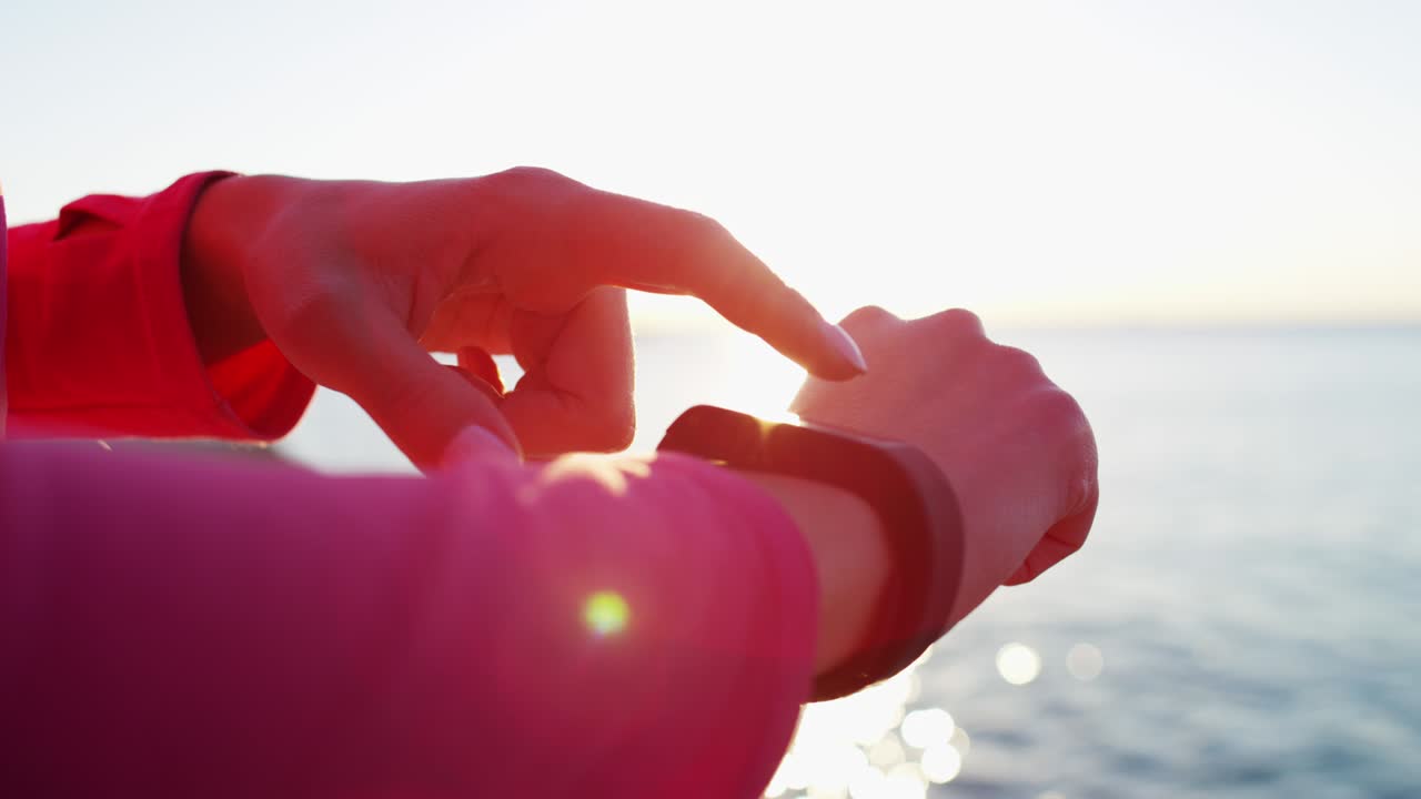 히스패닉 여성에 태양 플레어에서 스포츠 시청