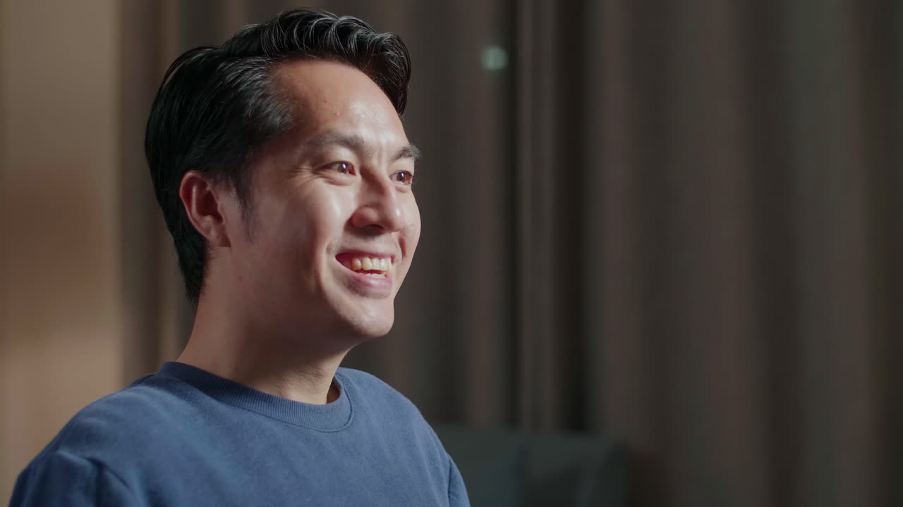 축하하는 행복한 사람