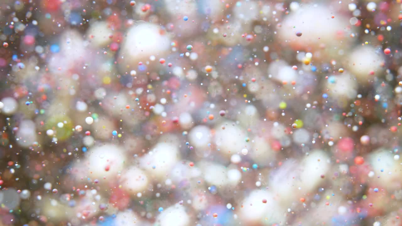 느린 움직임 밝은 색상 거품 오일 아름다운 페인트 우주 색상 움직이는 다채로운 클로즈업 아크릴 페인트 환상적인 표면 추상적인 다채로운 페인트 변형 구조 다채로운 거품