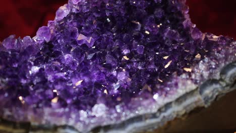 Lila-Amethyst-Kristall-Makro,-Nahaufnahme-1