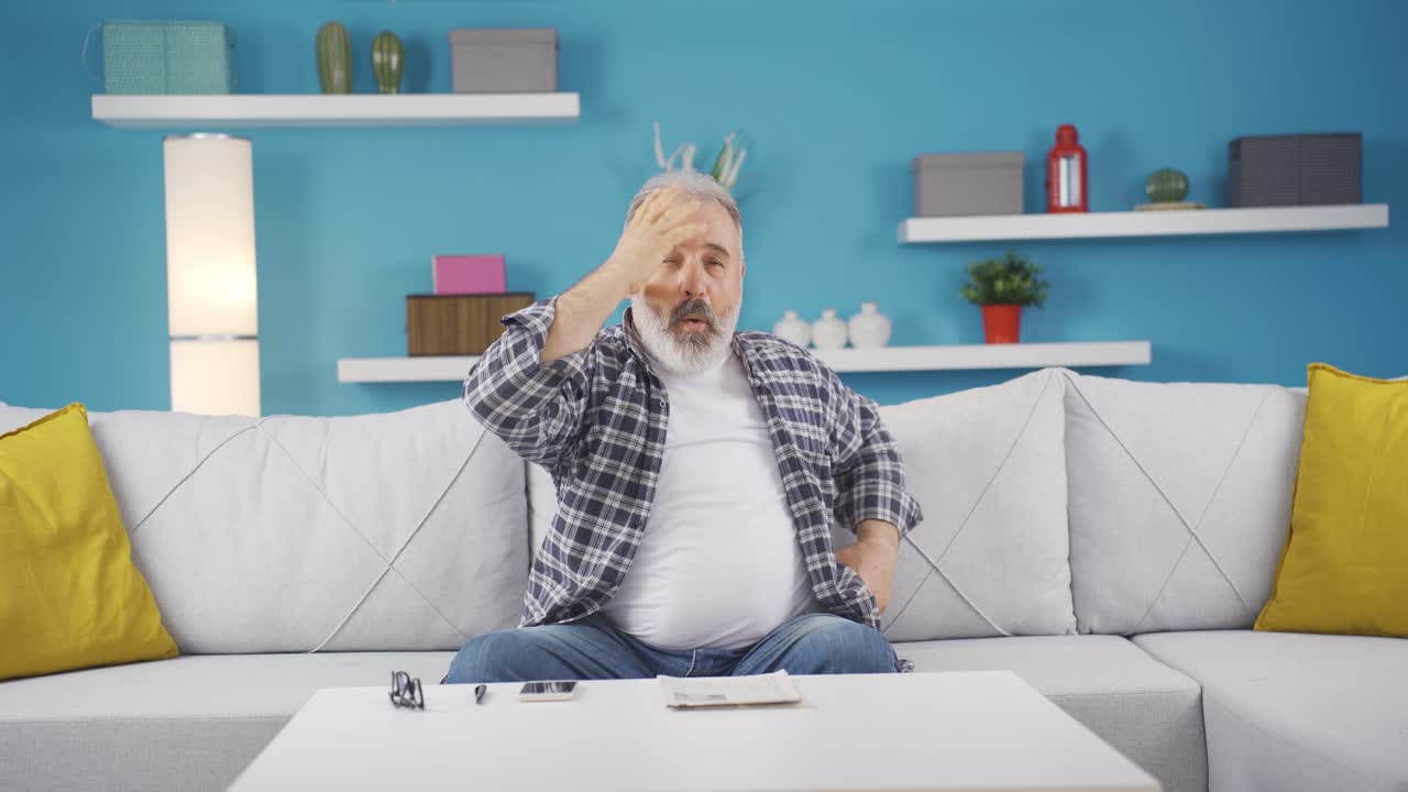 Uomo felice che balla, pieno di gioia