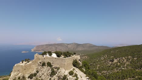 Drohne-Errichtet-Burgmonolithos-Und-Panoramablick-Auf-Die-Insel-Rhodos