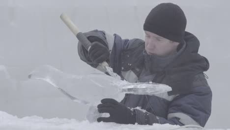 ice carving artist