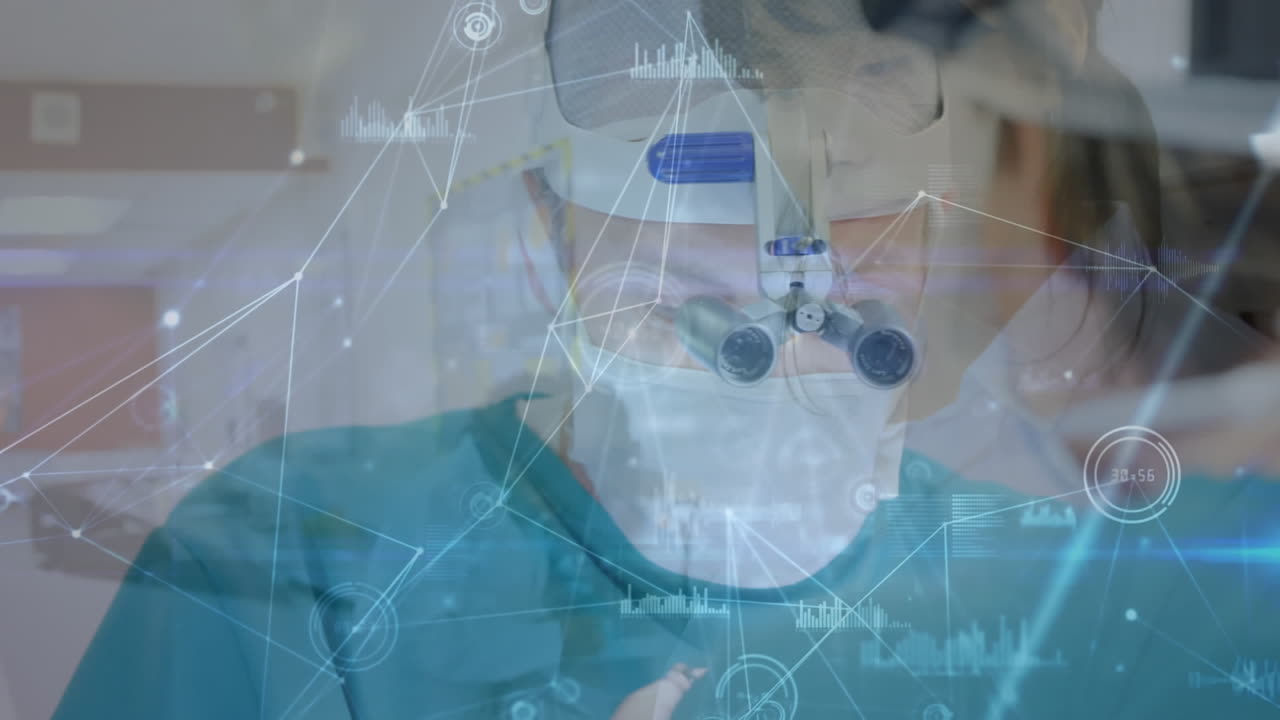 태블릿을 사용하는 백인 사업가 여성에 대한 연결 네트워크와 데이터 처리 애니메이션