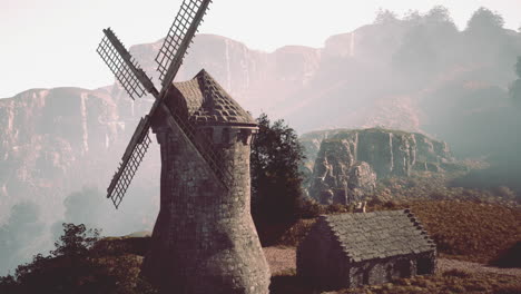 molino de viento de montaña y ruinas