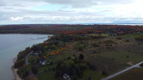 Coastal-city-in-the-fall