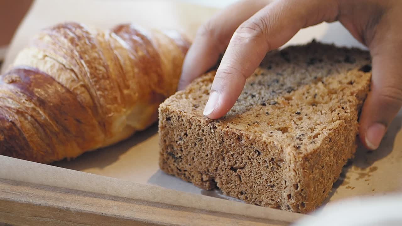 크로아산과 으로 아침식사