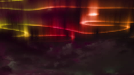 animación de auroras boreales que brillan en naranja y rojo sobre el paisaje por la noche