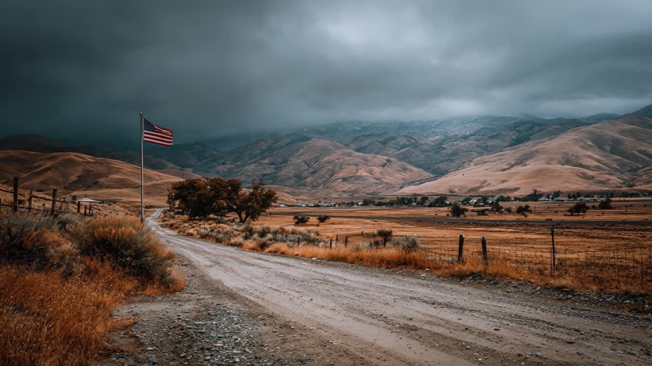 Een serene landelijke scène met een vlag die wappert in de wind onder een dramatische lucht, die de schoonheid van de natuur en de Amerikaanse geest benadrukt.