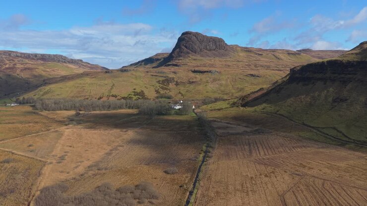 Vista aerea della valle di Talisker Bay sull'Isola di Skye
