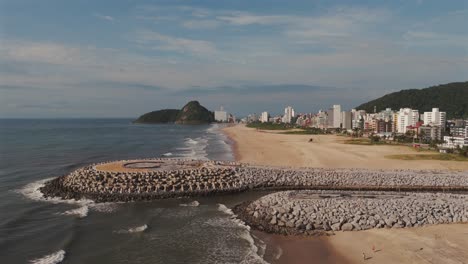 La-Costa-De-La-Playa-De-Caiobá-En-Paraná,-Brasil.