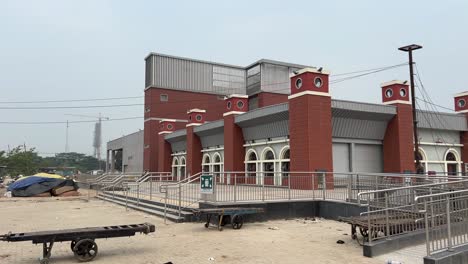 nueva estación de metro de la línea verde del ferrocarril en howrah