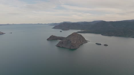 Isla-El-Coyote-Island-in-Gulf-of-California,-Baja,-Mexico---Aerial-Drone