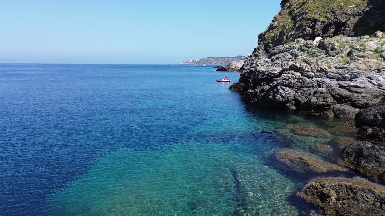 이것은 제 열정입니다. 그리고 저는 그것에 대해 행복합니다. 왜냐하면 저는 자유롭기 때문입니다.