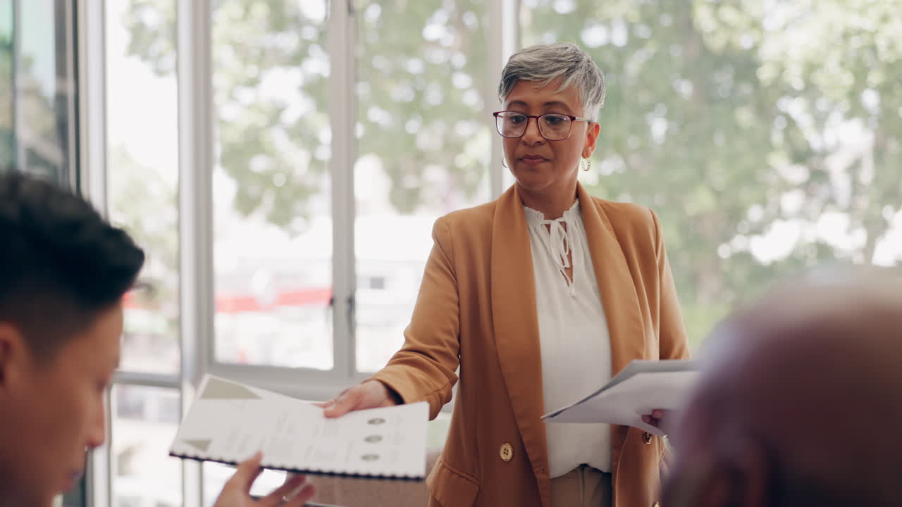 reuniones, debates y documentos de examen de la mujer