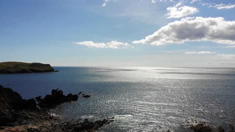 Impresionante-Toma-Panorámica-Que-Captura-El-Primer-Plano-De-Thurlestone,-Pueblo-De-Inglaterra