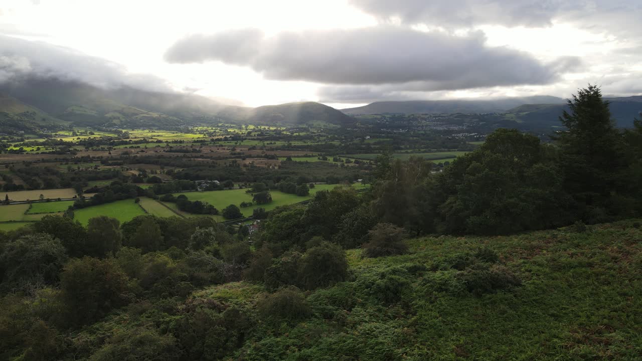 호수 지구 영국 여름에 이른 아침 멋진 풍경 일출의 공중 영상