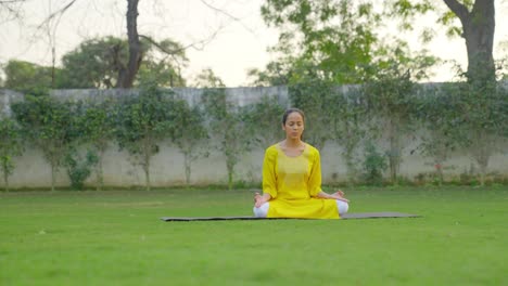 International-yoga-day-celebrated-by-an-Indian-girl