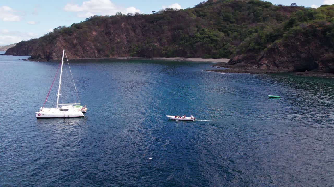 tour en catamarán en la costa de costa rica