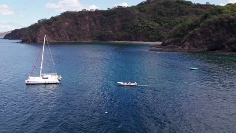 catamaran tour in the coast of costa rica