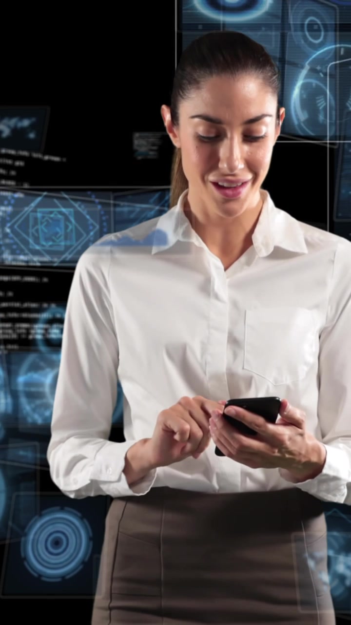 Animazione della scansione della portata e dell'elaborazione dei dati su una donna che utilizza uno smartphone