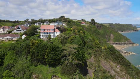 tenby cliff top alberga pembrokeshire, gales, imágenes aéreas de 4k