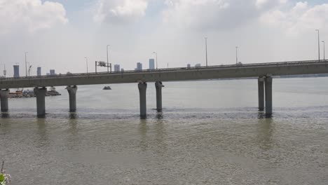 puente bandra worli sealink sobre el mar en mumbai, india 4