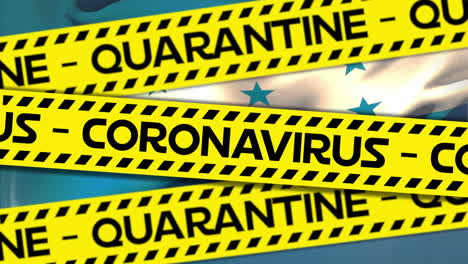 las palabras cuarentena y coronavirus escritas en cinta amarilla sobre una bandera hondureña en el fondo.