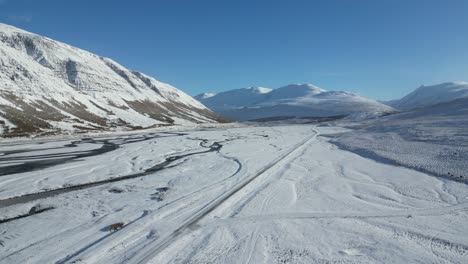 paisaje nevado de invierno en el norte de islandia en la carretera de circunvalación, aero