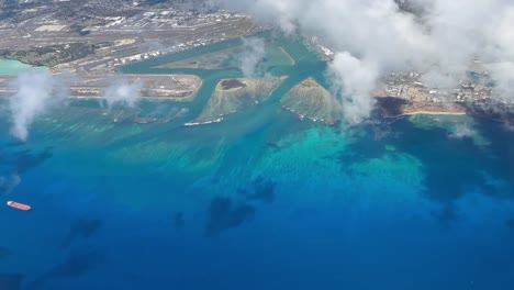 Vista-Aérea-De-Honolulu-Desde-Avión-Comercial