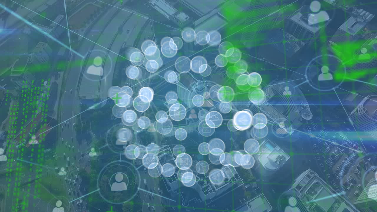 도시 풍경 위의 데이터 처리 및 미디어 아이콘의 애니메이션