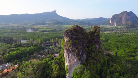paisaje de las montañas rocosas de krabi cliff
