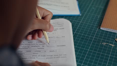 estudiante que estudia