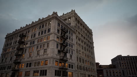 art deco stone buildings in the city of chicago