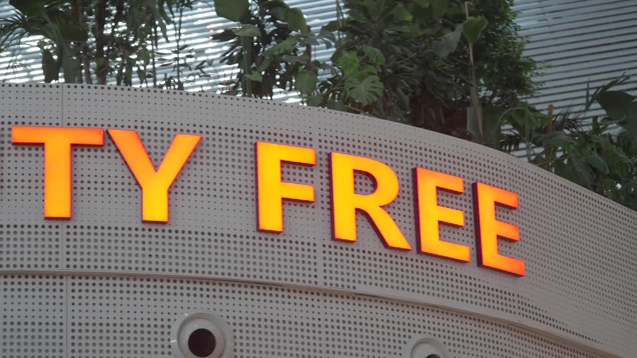 cartel de libre de impuestos en un aeropuerto