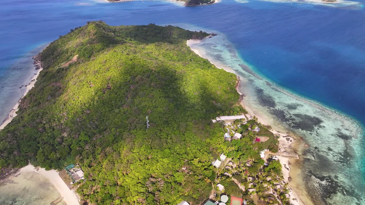 Isole Fiji. Rivelazione aerea dell'isola di Castaway, atmosfera tropicale esotica del Pacifico del Sud.