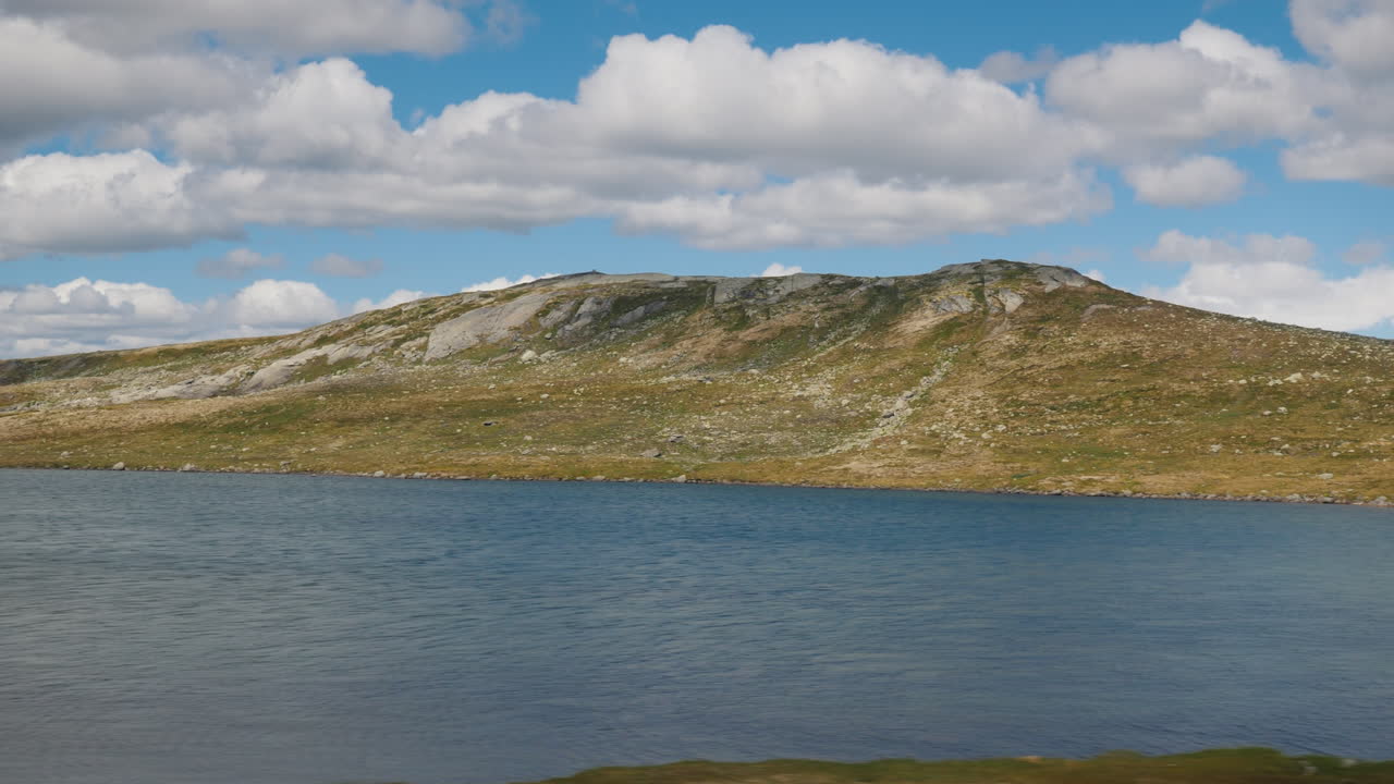 버스 4k 비디오의 창에서 시골 노르웨이 전망의 아름다운 풍경