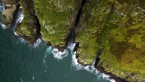 acantilados marinos de la costa de irlanda y formaciones rocosas de horn head - antena