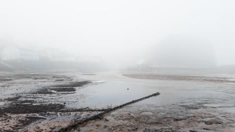 Escena-Muy-Brumosa-Y-Con-Niebla-En-La-Costa-Del-Reino-Unido.