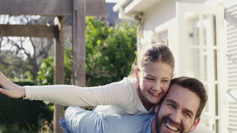 Un-Hombre-Que-Pasa-Tiempo-Al-Aire-Libre-Con-Su-Hija