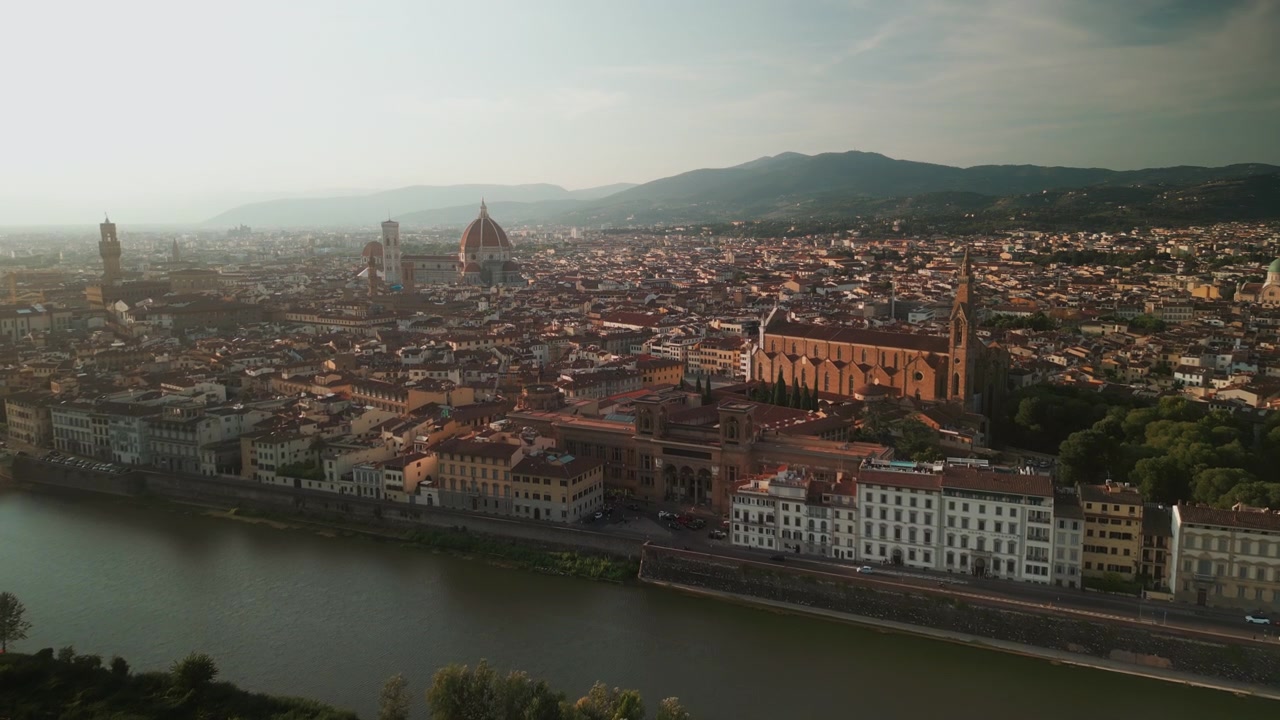 Vista aerea del paesaggio urbano di Firenze al tramonto