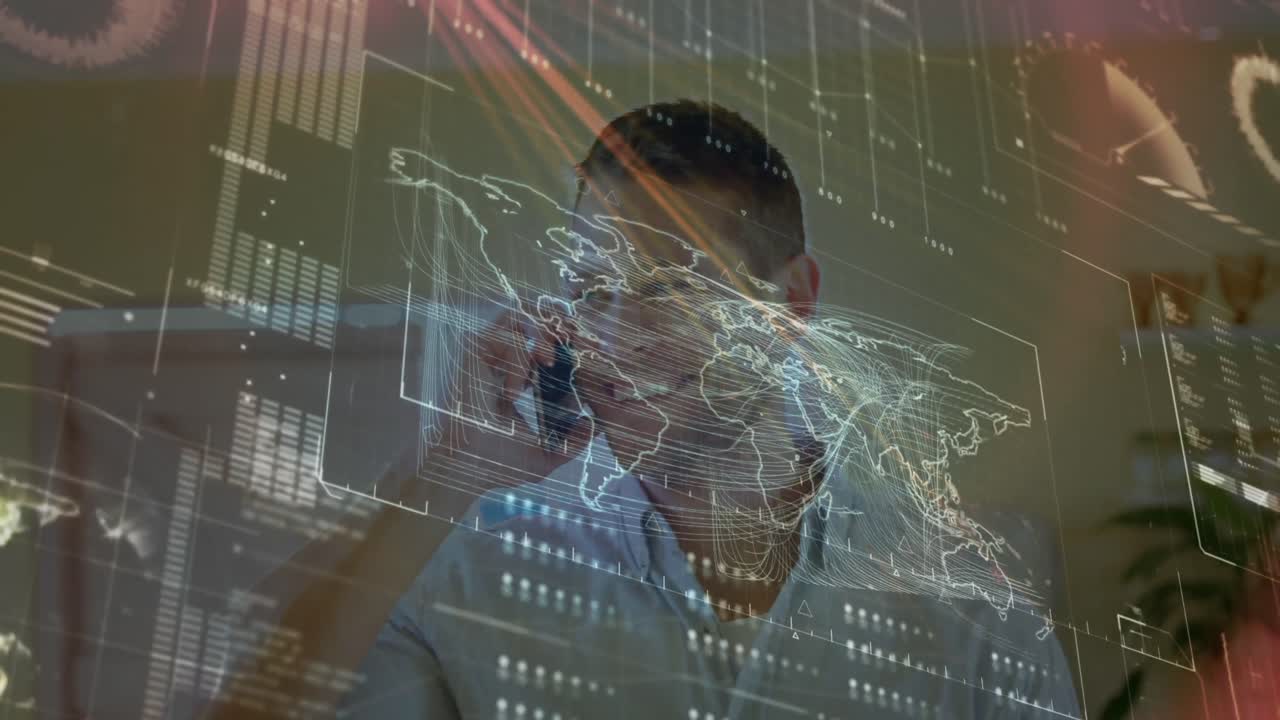 가정에서 스마트폰으로 대화하는 백인 남성에 대한 데이터 처리 인터페이스의 애니메이션