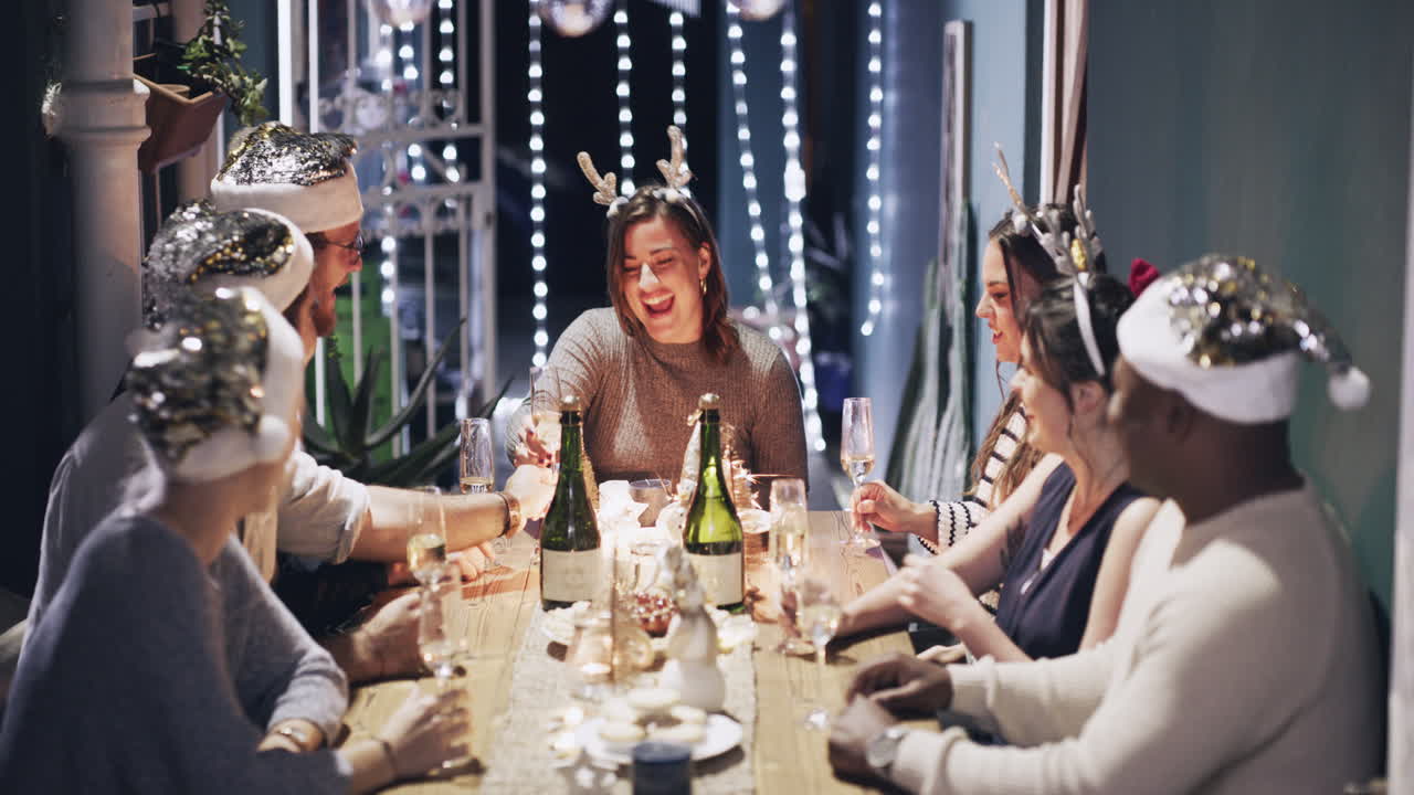 クリスマス、シャンパン、そして友達との乾杯