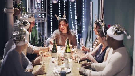 Christmas,-champagne-and-toast-with-friends