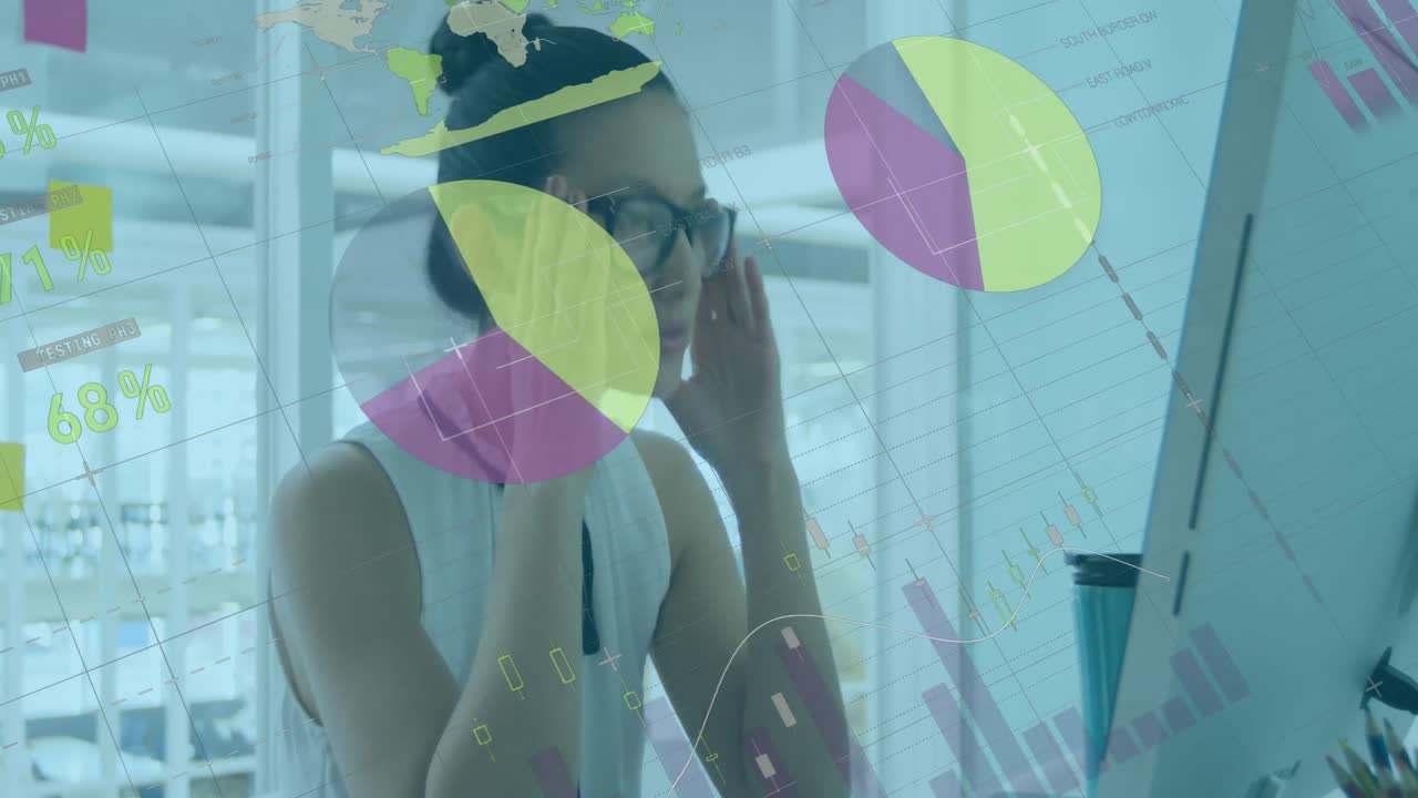 사무실에서 스트레스를 받는 아시아 여성에 대한 통계 데이터 처리의 애니메이션