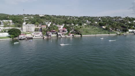 Gruppe-Von-Booten-Auf-Dem-Tequesquitengo-See