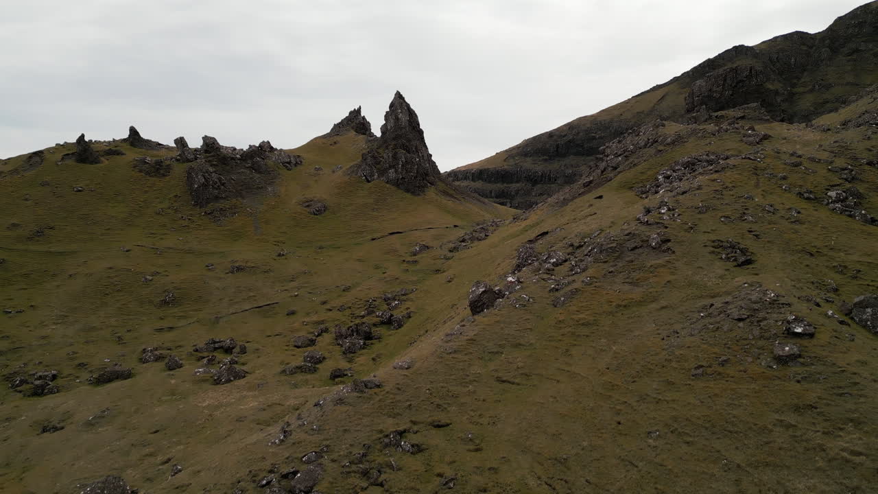 el viejo de storr, escocia drone 4k